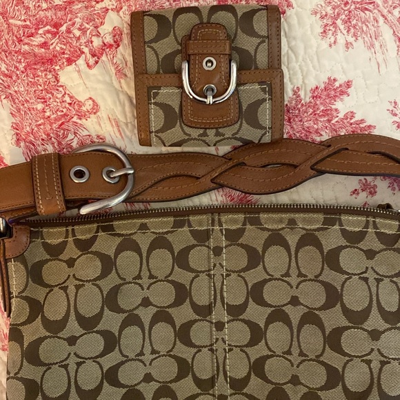 Coach HOBO Bag and Matching Wallet. Y2K and looking great./1 owner. Auth/Coach - Picture 15 of 16